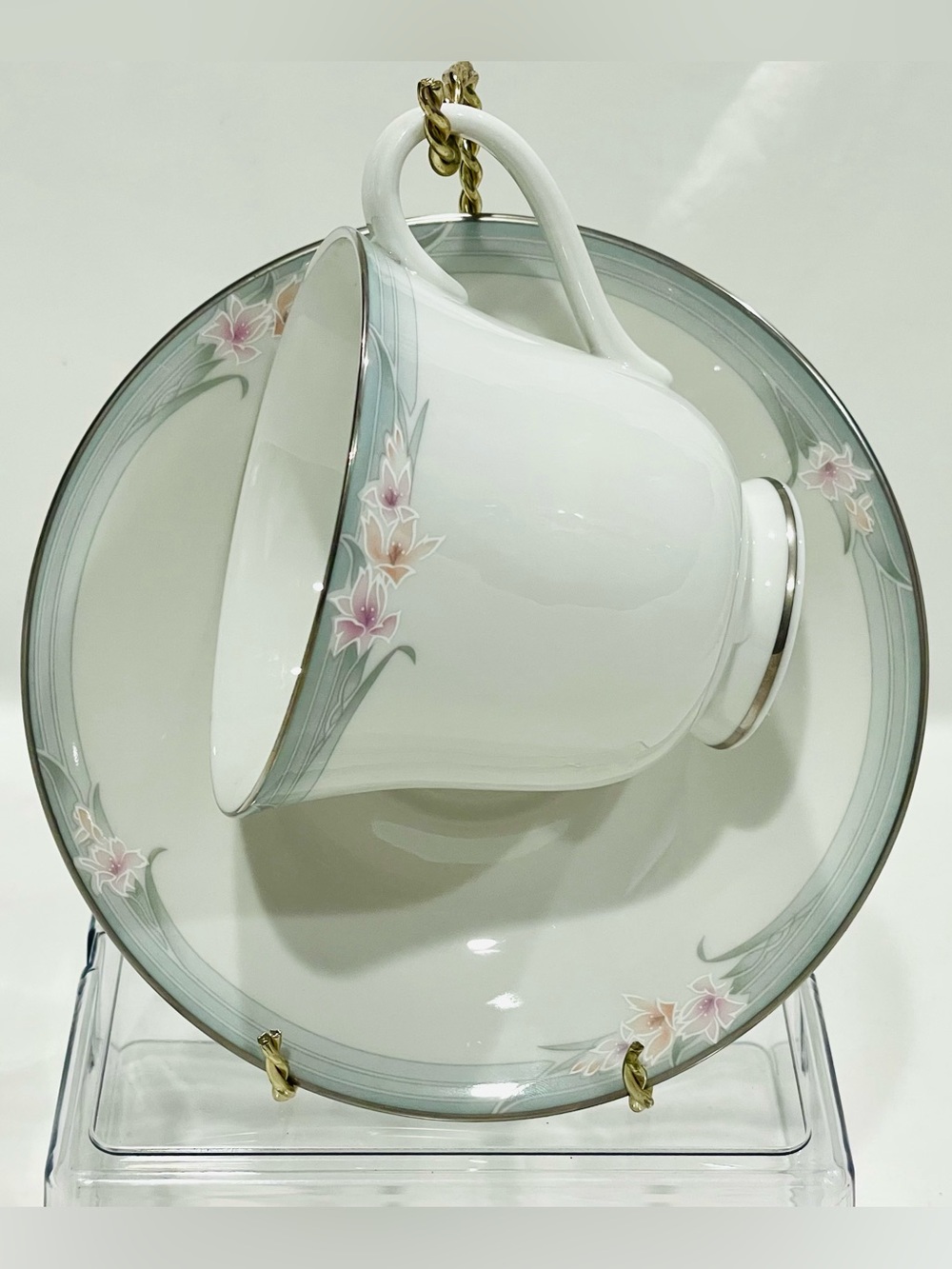 Royal Doulton Vogue Collection “Sophistication” Teacup & Saucer Set | GUC